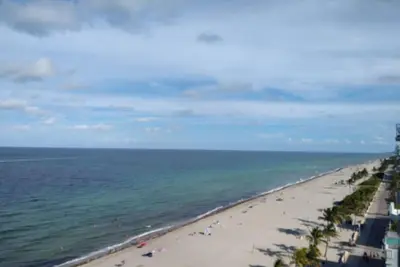 Image de Oceanfront penthouse minimum stay 3 months