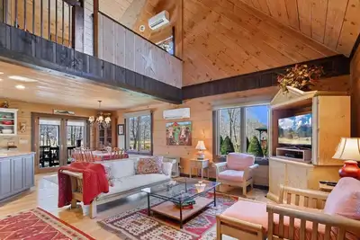 Image de Beautiful Log Cabin on the Watauga River