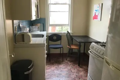 Image de Cozy, quiet, private, setting close to Uc Berkeley, shops, transportation, Sf