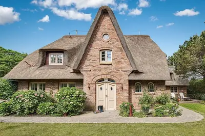 Image de Familier Hygge Hus - Außergewöhnliche Reetdachvilla am Ortsrand von Braderup