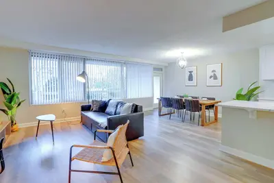 Image de Steps to Crystal City Metro | Modern Apt