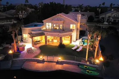 Image de Lakefront Escape: Gourmet Kitchen, Kayaks, & Sunset Soirees