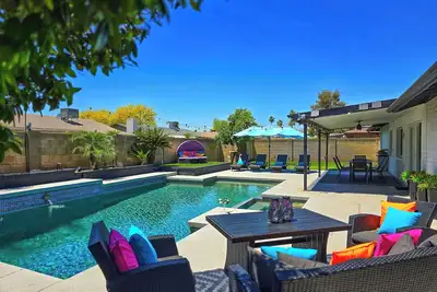 Championship Poolside Luxe 4br Escape! Dip, Dine & Decompress!