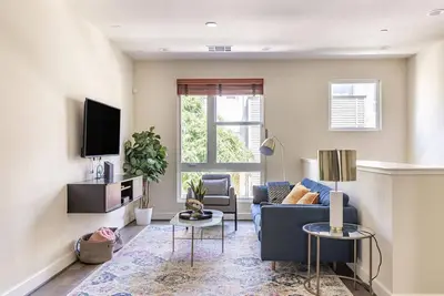 Image de Airy San Mateo 2br w/ Parking & A/C, nr Shops & Parks, by Blueground
