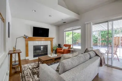 Image de Dreamy San Jose 3br w/ Backyard, near Houge Park & Hikes, by Blueground