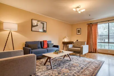 Image de Exceptional Mountain View 3br w/ Pool & Patio & Parking, by Blueground