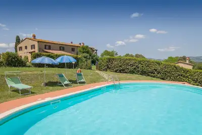 Image de Ferme \"Santa Lina - Alloro\" avec piscine partagée, jardin partagé et A\/C