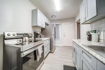 Image de Pet-Friendly Cleveland Townhome, 2 Mi to Downtown!