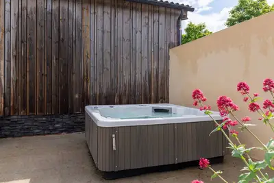 Image de Maison de vacances 'Le Loft avec jacuzzi' avec terrasse privée, jardin privé et Wi-Fi