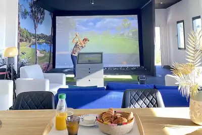 Image de STAYnGOLF - Golf Training Guest HouseLoft avec simulateur Golf chez le moniteur
