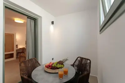 Appartement dans un hôtel 'Makava Suite' avec balcon, Wi-Fi et climatisation