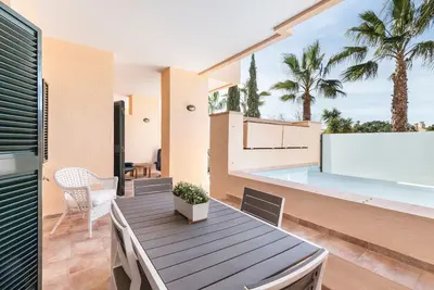 Image de Appartement 'El Oasis Malasia 25 Bajo B' avec piscine privée, Wi-Fi et climatisation