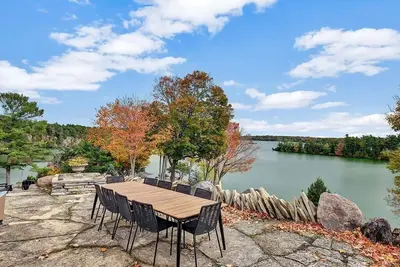 Image de Badger's Sett - Estate on point with hot tub