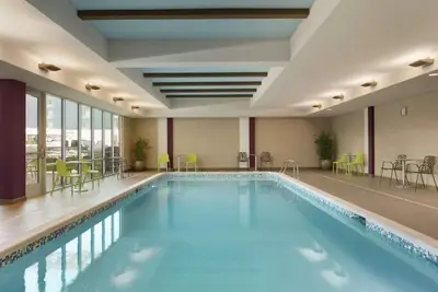 Image de Comfort Retreat! Onsite Pool, Free Hot Breakfast, Parking, Pets Allowed!