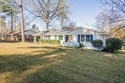 Image de Updated Spacious 5br with Fireplace - 7 Min Augusta Natl