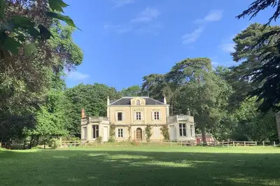 Image de Le Chateau de John Miles au bord de l'eau, aux portes de Nantes!