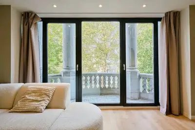 Bel appartement 2 chambres avec parking privé