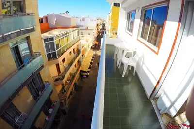 Image de Apartamento en el Centro de Los Cristianos de dos Dormitorios, a 2 Min. del mar