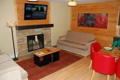 Bright & Spacious for 8 | Access to 2 hot tubs!