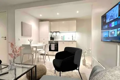 Image de Central Gem: 2 Elektriske Biler, 2\/3 Bdrm Familievennlig Tromsø Apt