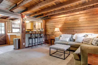 Cabin Near Franklin w/ Fire Pit & Picnic Area