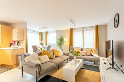 Image de 2br Stylish Apt with Free Parking & nearby Subway
