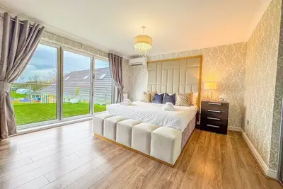 Image de Maison-Prestige-Salle de bain et douche-Vue sur la campagne