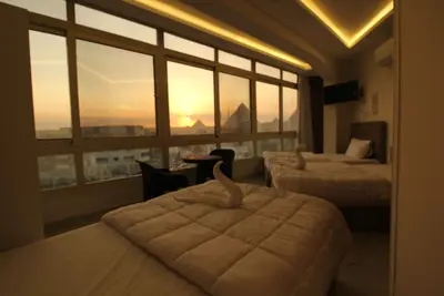 Image de Experience Majestic Views: Luxurious Hotel Steps Away from the Pyramids