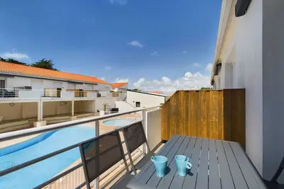 Image de 400m de la plage, appartement avec piscine
