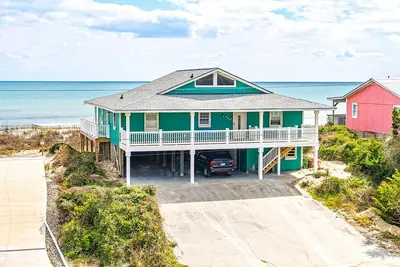 Image de Harbor Lights, Oceanfront House in Emerald Isle, Nc!