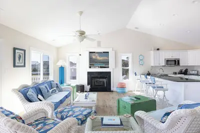 Image de Hawk's Nest, Soundside House in Emerald Isle, Nc!