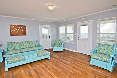 Image de Hurst Cottage, Oceanfront House in Emerald Isle, Nc!