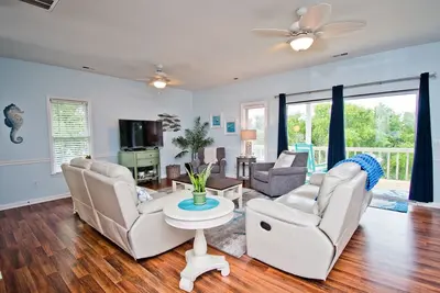 Image de Indigo Breeze, Oceanside House in Emerald Isle, Nc!