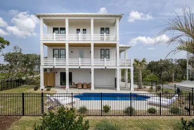 Image de Legally Blonde, Almost Oceanfront House in Indian Beach, Nc!