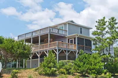 Image de Moonshadows, Almost Oceanfront House in Emerald Isle, Nc!
