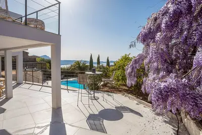 Image de Spacious villa w\/ exceptional sea-view, pool & petanque ground _ 5 mn from beach