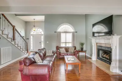 Image de Large Clarksville Family Home ~ 4 Mi to Speedway!