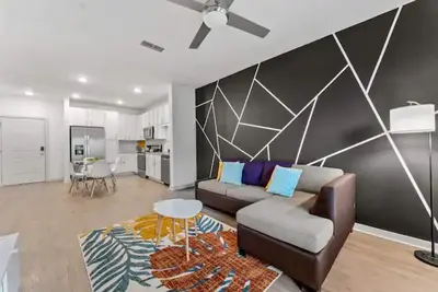 Image de Sleek Modern Gateway 10 Min to Parks Pets Allowed