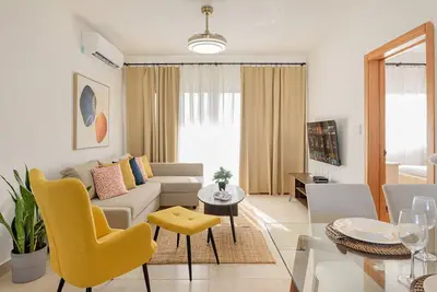 Pool, gym, beach within 7 minutes