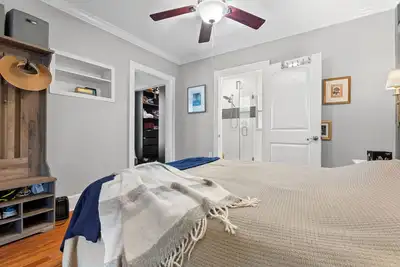 Image de Centerally located modern cottege
