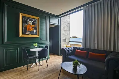 Image de Luxe apartment with courtyard, rooftop pool, & balcony - in a great location