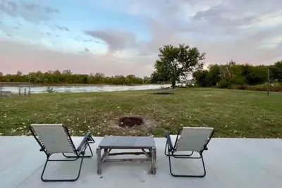 Image de Riverfront Studio Cabin w/ Sunset View, Wi-Fi, Yard, and Fire-pit!