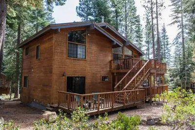 Image de Lake Tahoe Ski Hot Tub Fireplace Game Room
