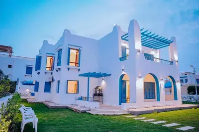 Image de Modern 4 bedrooms Villa with private pool & garden In Tunis village