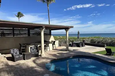 Private Beach Home - Family and Business Ready