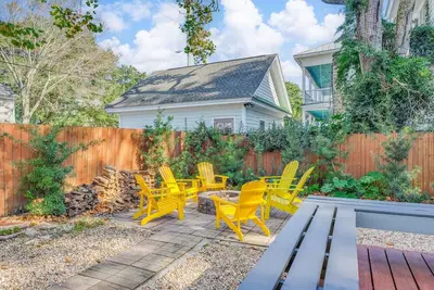 Image de Unit B - Mid-Century Modern Condo