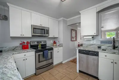 Image de Unit D - Mid-Century Modern Condo