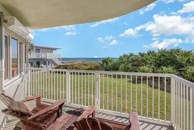 Image de Sea Breeze Retreat - Direct Ocean Front, Two Bedrooms, Two Bathrooms