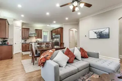 Image de Modern & Pet-friendly Haven by Downtown Dallas & Greenville!