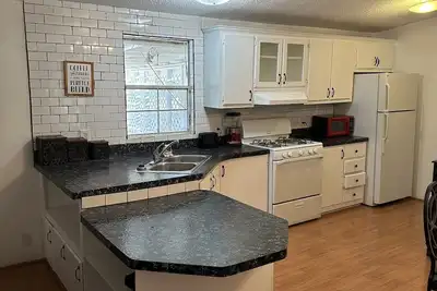 Image de Comfy country home for the whole family with private patio and Bbq.